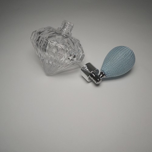 Unique design empty 35ml diamond shape glass perfume bottle with perfume liquid bulb atomizer light blue net color
