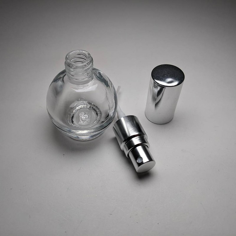 Mini size 10ml glass bottle with liquid mist sprayer for sample perfume and fragrance packaging